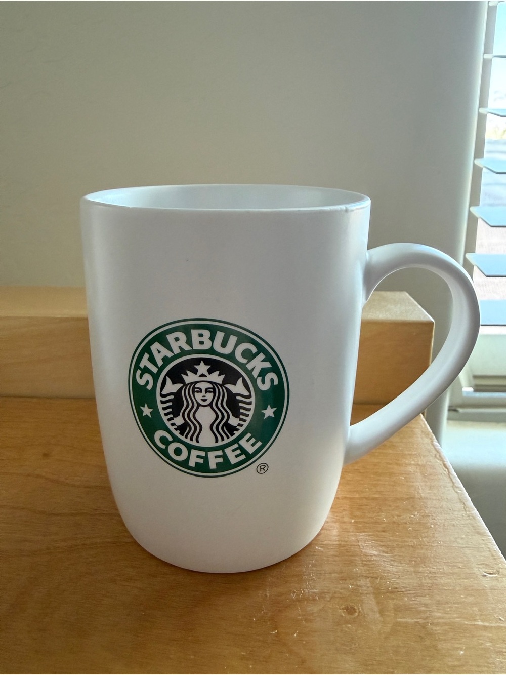 Vintage 2009 Starbucks Classic White Ceramic Coffee Mug 11oz Green Siren Logo